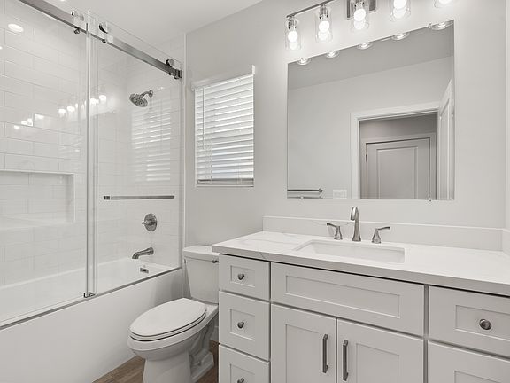 2nd image of 1701 W Victory Blvd #101-201