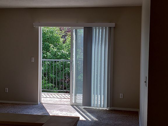3rd image of 364 Morningside Dr APT 4