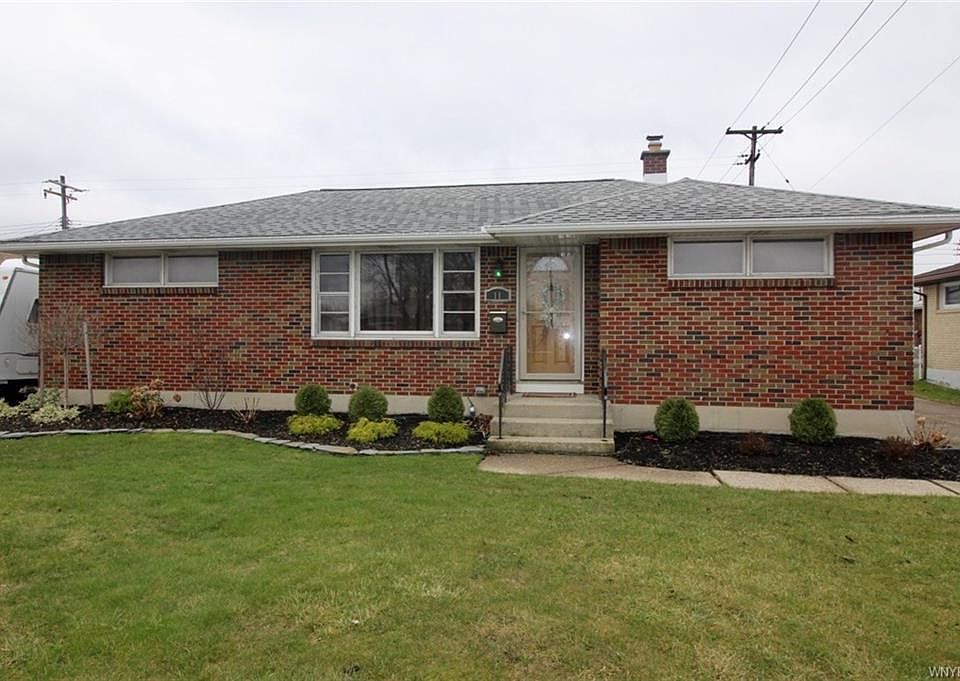 1st image of 11 Diane Dr