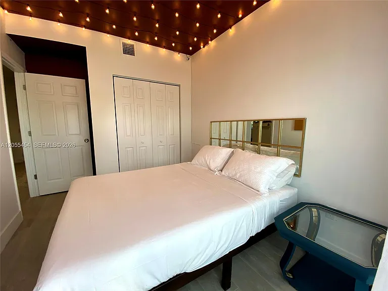 427 NW 34th St #4 — Photo 22