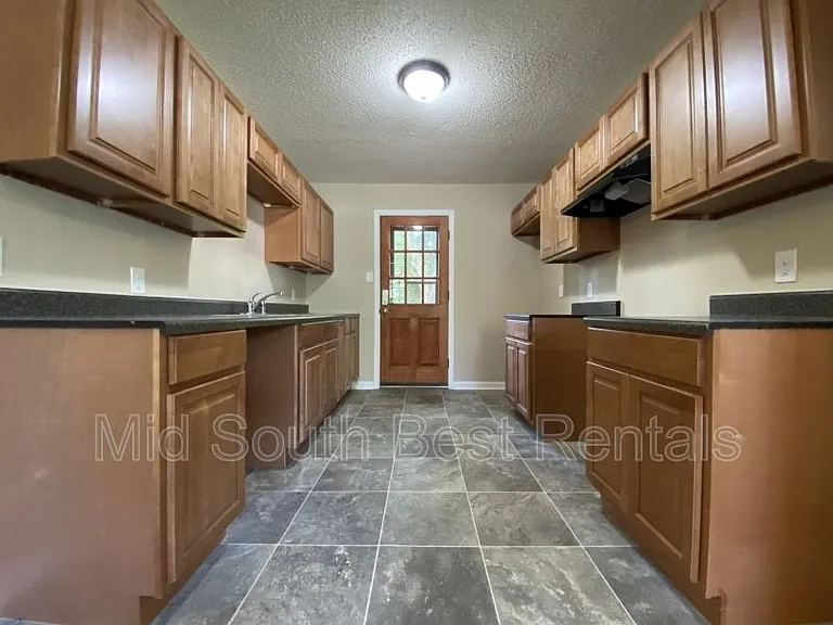 7525 Twin Oaks Rd — Photo 4