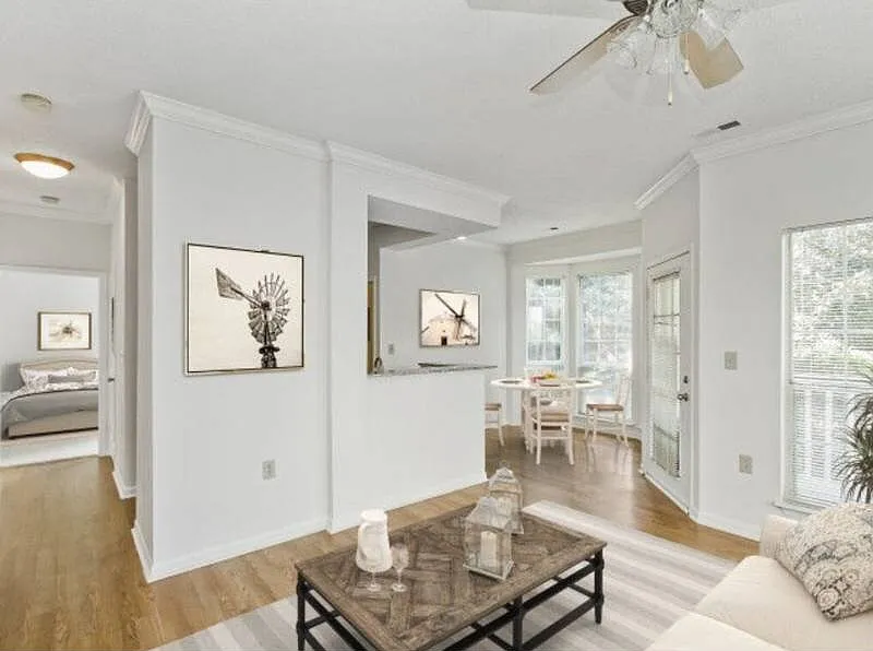 42 Magnolia + 5000 Forest — Photo 1