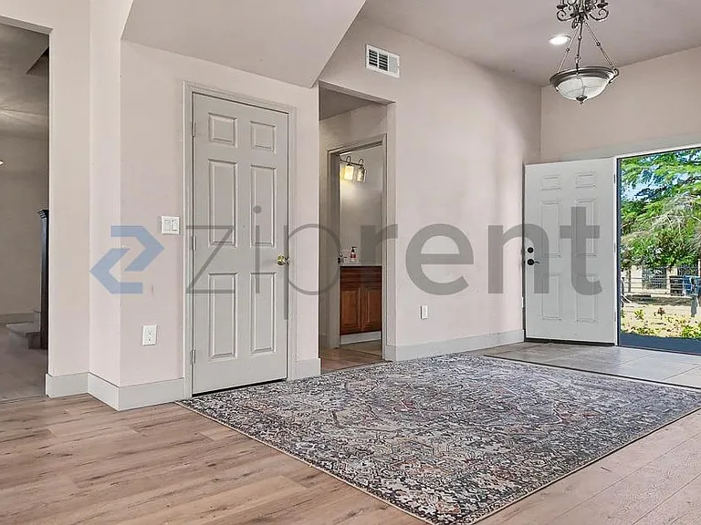 7604 28th St #MAIN HOUSE — Photo 6