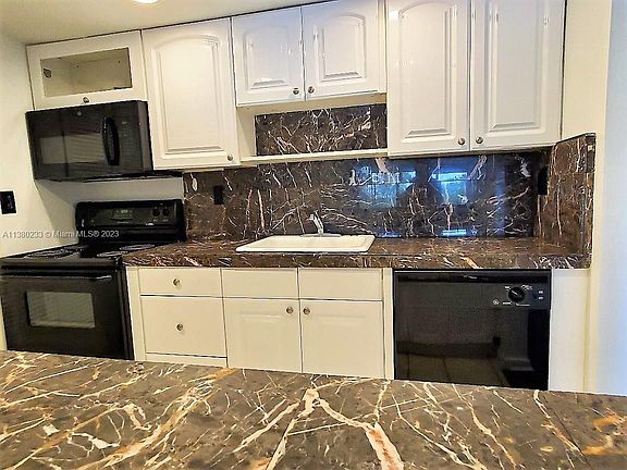 3rd image of 200 Lakeview Dr APT 309