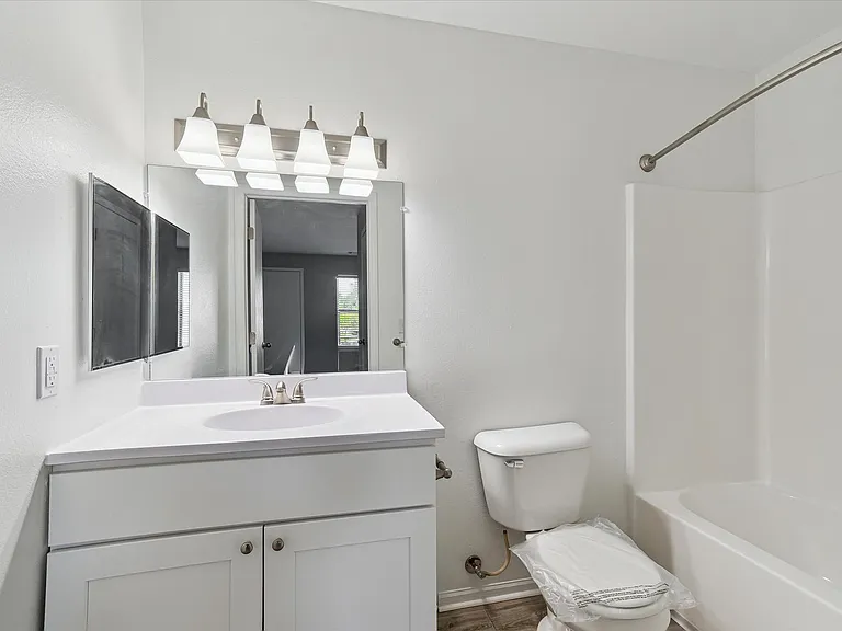 Two Bedroom (Renovated) - 2 Bath - 957 Sq.Ft.