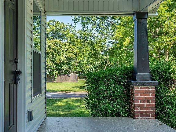 5th image of 302 Maple St