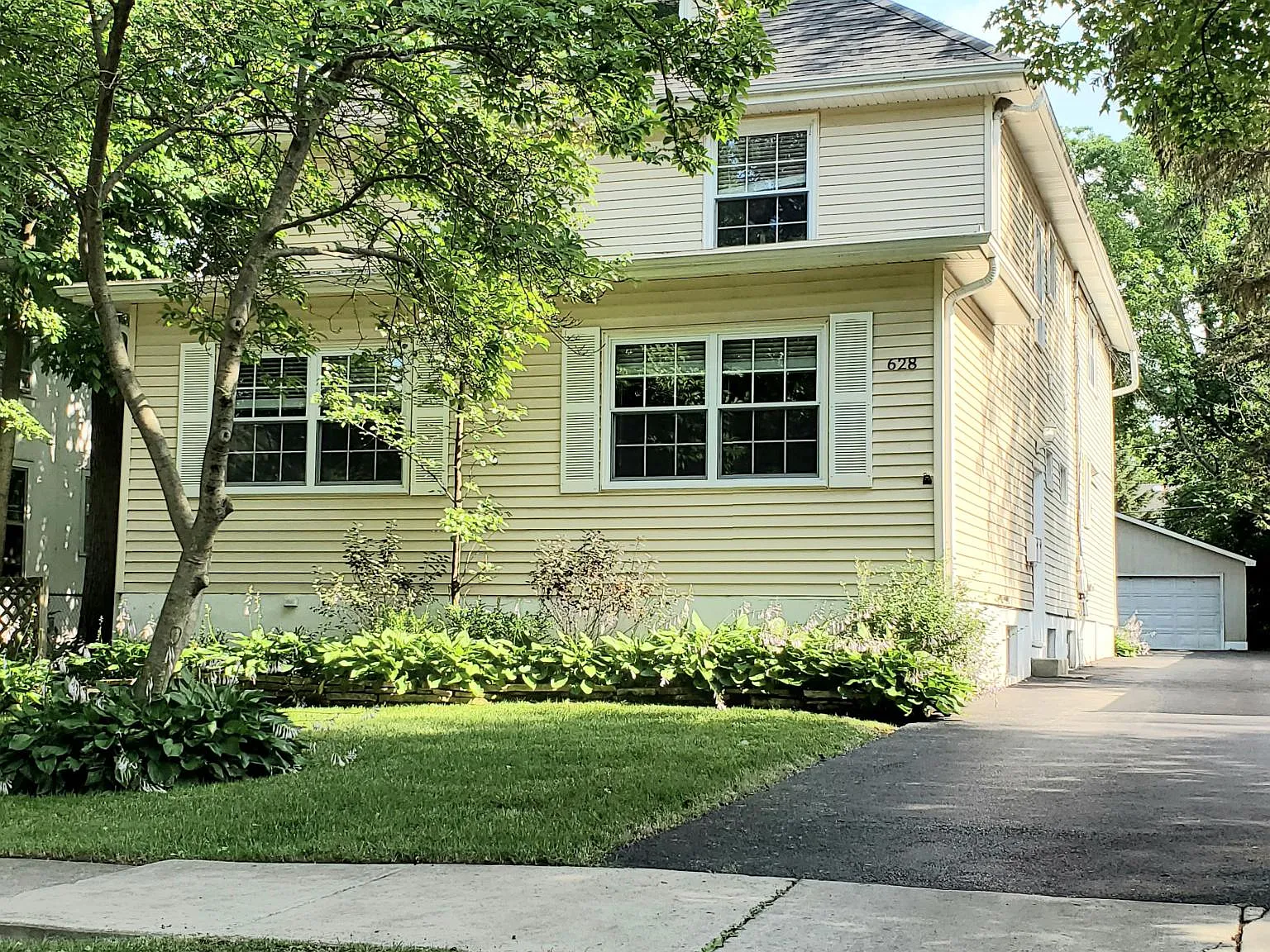 3 bed, 1600 sqft, $2,990 — Photo 2