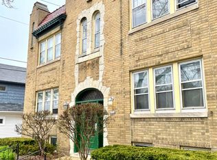 1714 E Beverly Rd APT 8, Shorewood, WI 53211