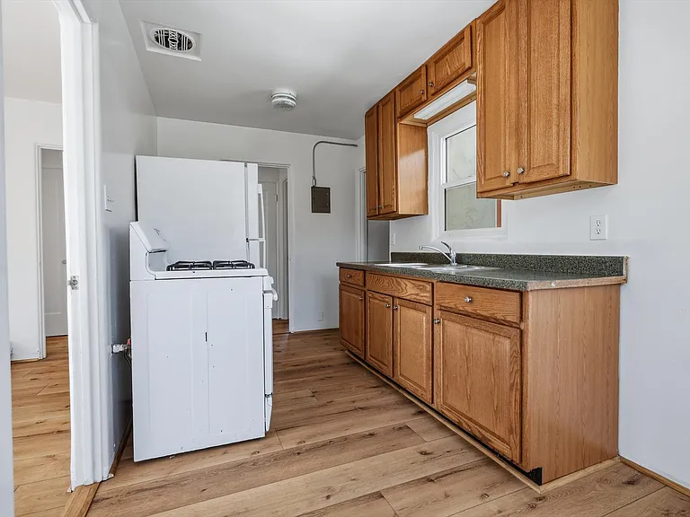 124 Stenner St — Photo 12