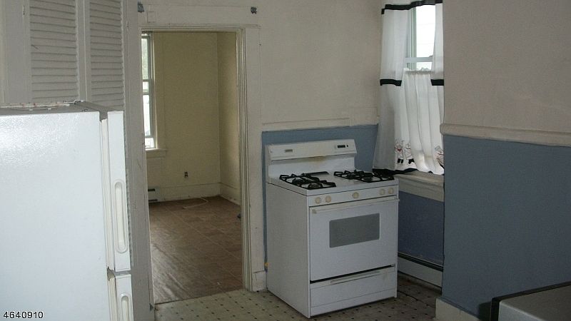 2nd image of 68 Grace St