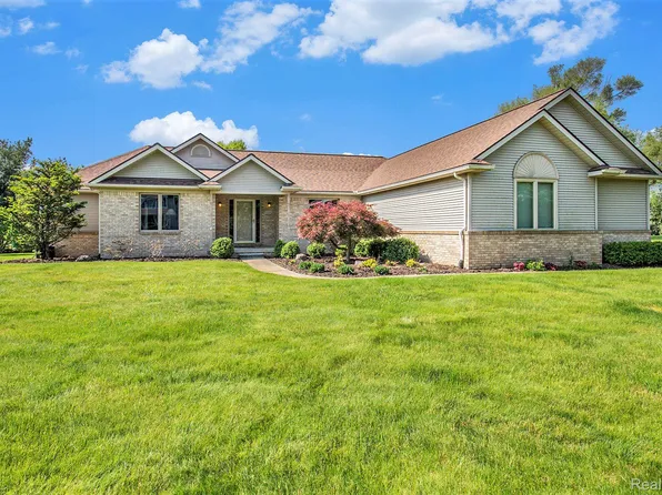 8896 Buchanan Rd, Brighton, MI 48116
