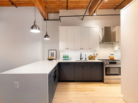 4th image of 205 E 22nd St APT 3D