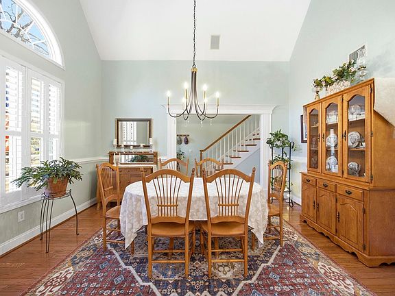 4th image of 1301 Regent Terrace N