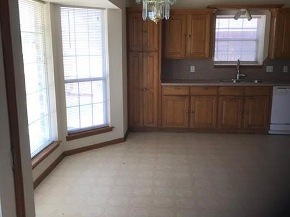 3rd image of 4828 Bismarc Dr