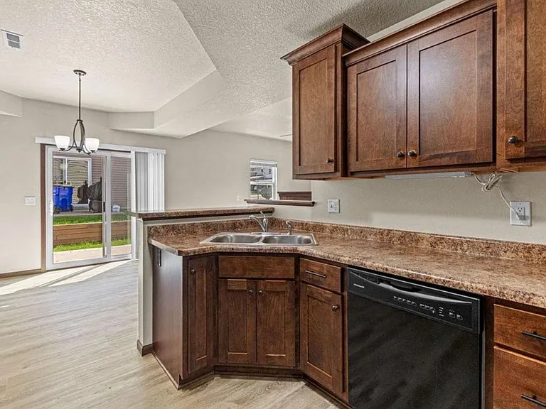 1659 Burr Dr — Photo 12