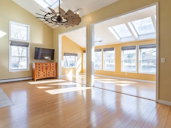 633 Riverside Ave APT 8, Haverhill, MA 01830