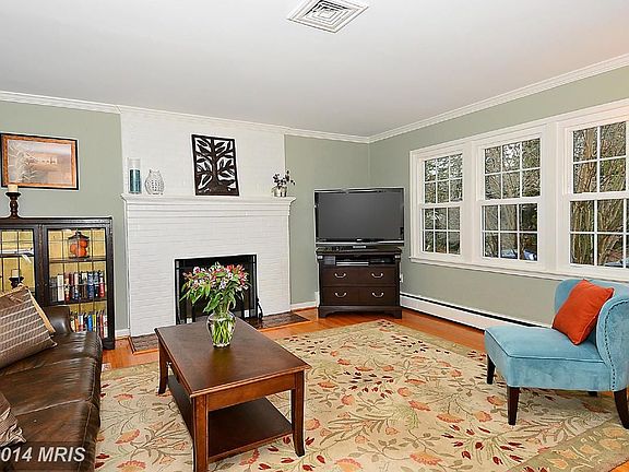 3rd image of 7908 Bayberry Dr