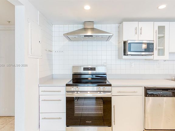 4th image of 19380 Collins Ave APT 406
