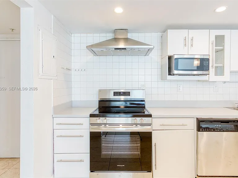19380 Collins Ave #406 — Photo 4
