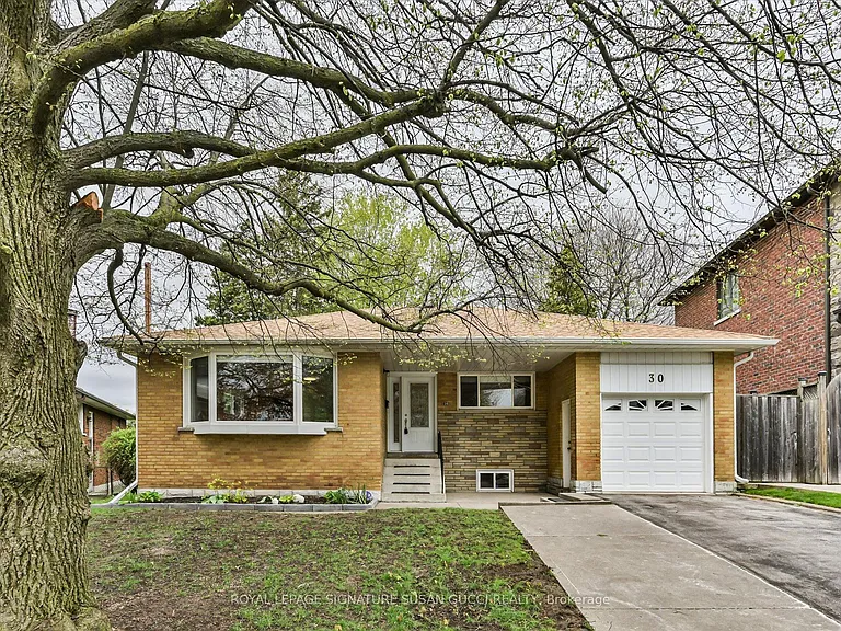 30 Shaunavon Heights Cres — Photo 1