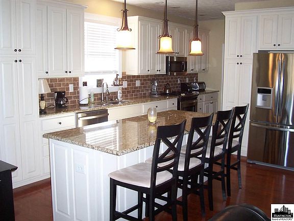 5th image of 170 Beaumont Ln