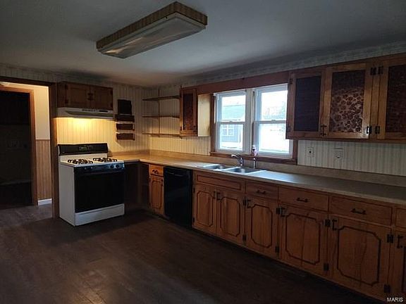 5th image of 1220 W Henry St