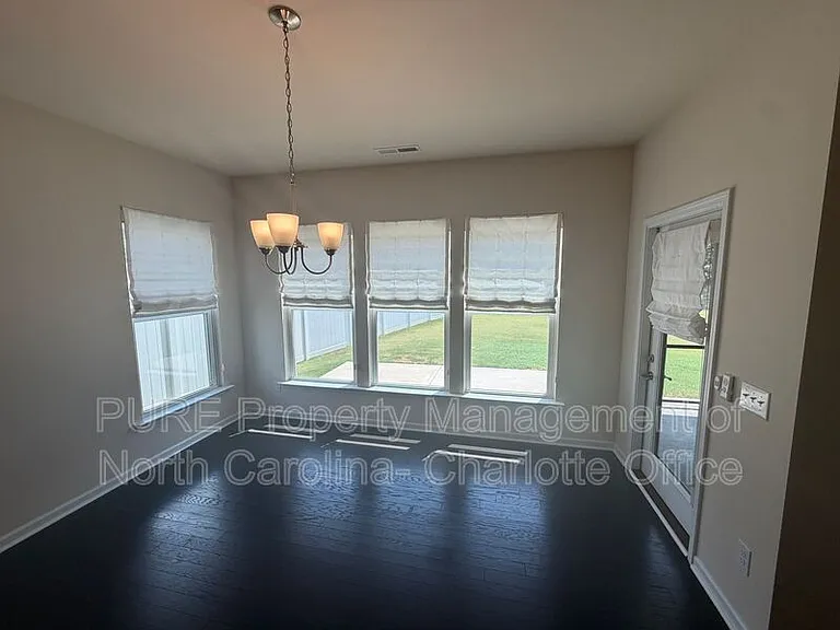 13818 Berkley Ave — Photo 15
