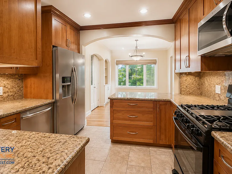 24 Sylvan Way — Photo 11