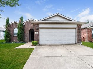 932 Buffalo Springs Dr, Fort Worth, TX 76140