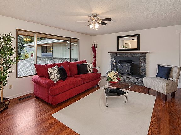 3rd image of 1406 Ttereve Dr SE