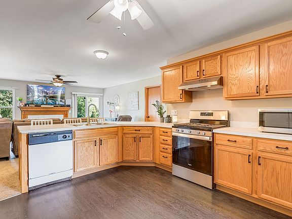 5th image of 1706 Tall Oaks Dr