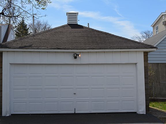3rd image of 174 Winfred Ave