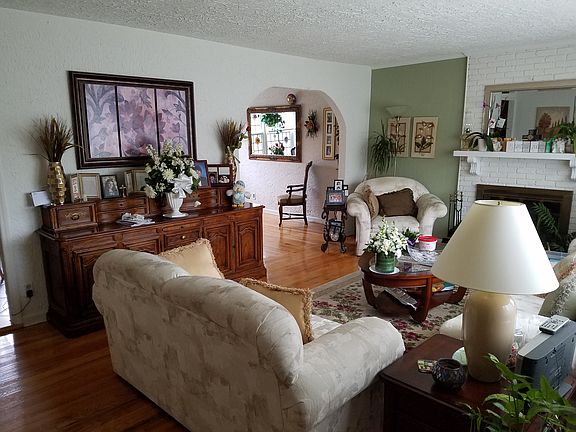 5th image of 52 Howard Ave