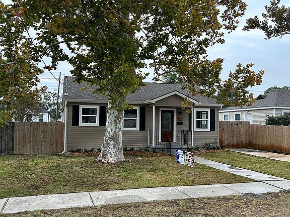 3rd image of 1104 Moisant Dr