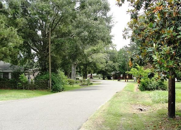 2nd image of 1702 W Lincoln Rd