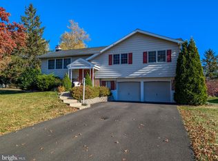 110 Surrey Ln, Harleysville, PA 19438