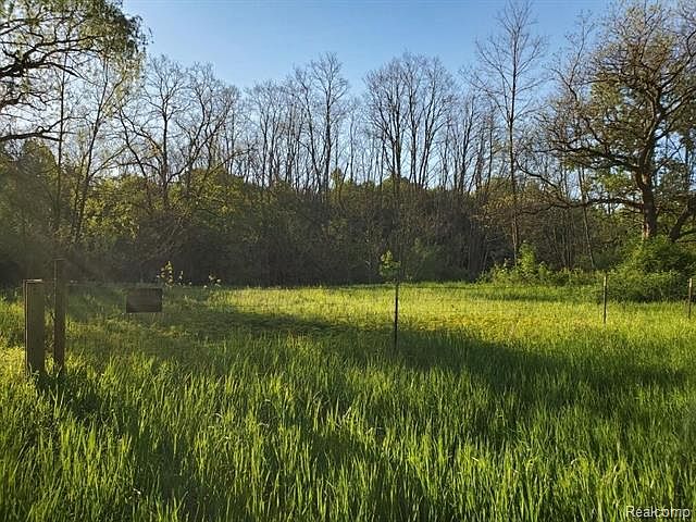 2nd image of 1150 Parks Rd