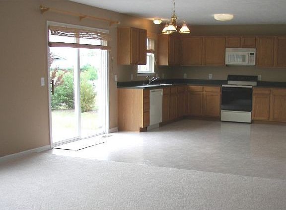 large eat in kitchen