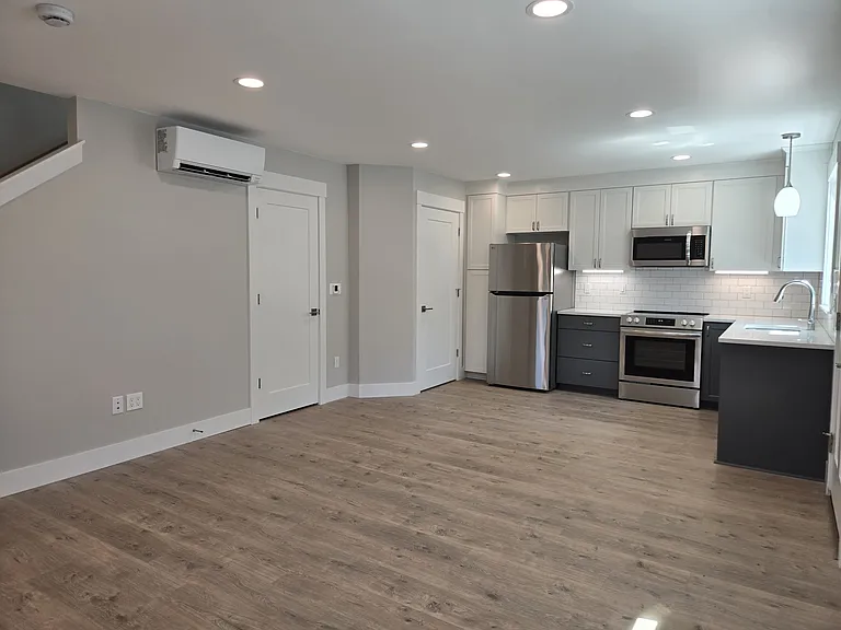 9136 N Portsmouth Ave #B — Photo 6