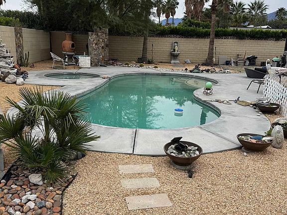 3rd image of 2940 N Cypress Rd