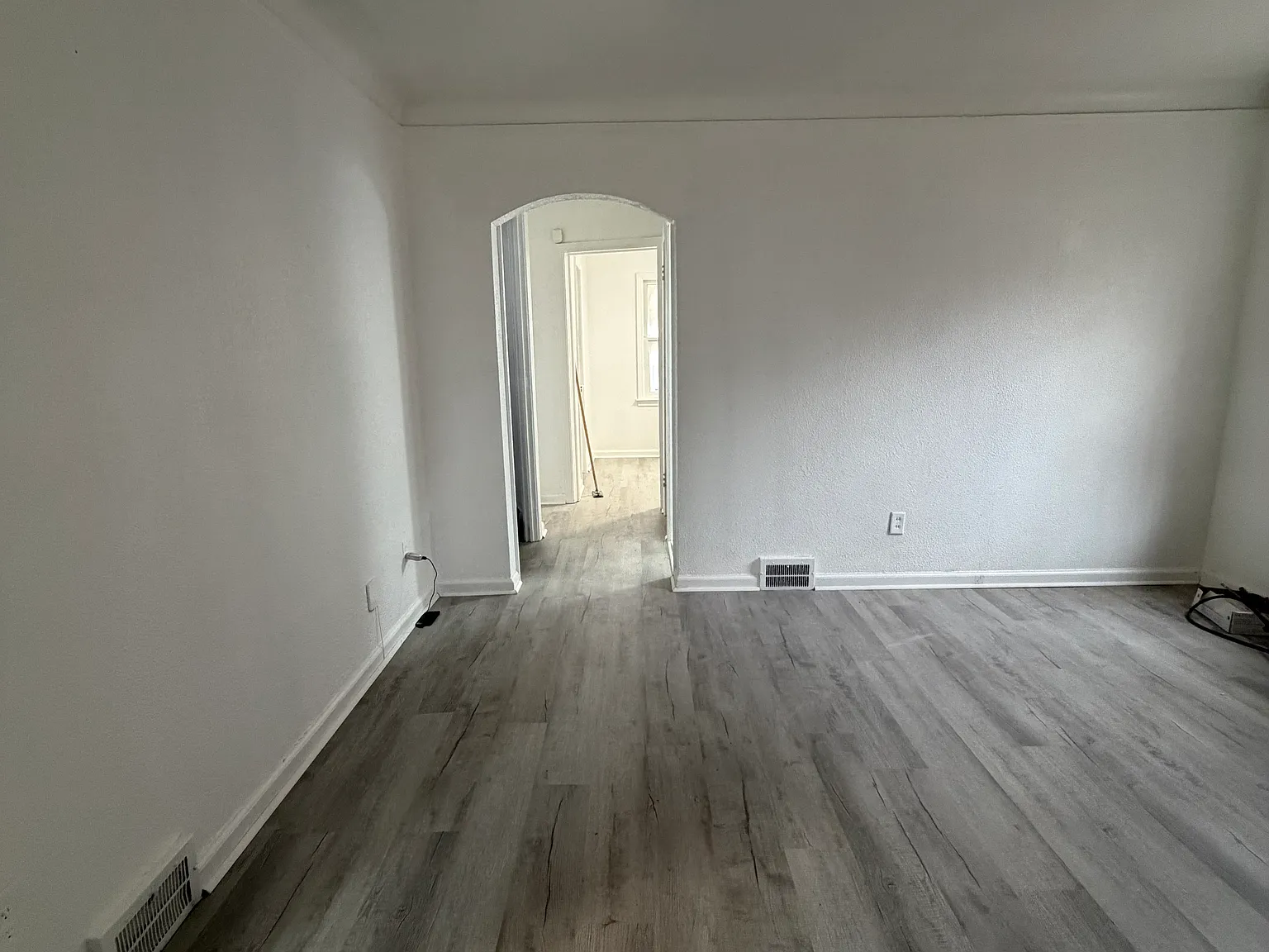 3 bed, 938 sqft, $1,500 — Photo 3