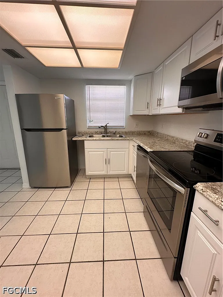 2 bed, 2.0 bath, 1049 sqft, $1,300 — Photo 4