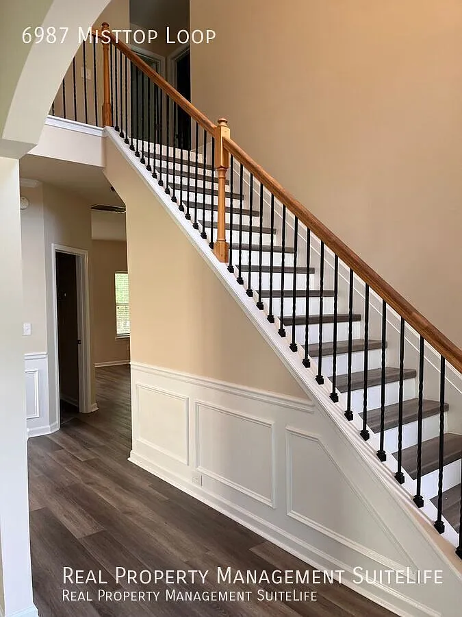 Beautiful 4 Bedroom Home in Fairburn — Photo 2