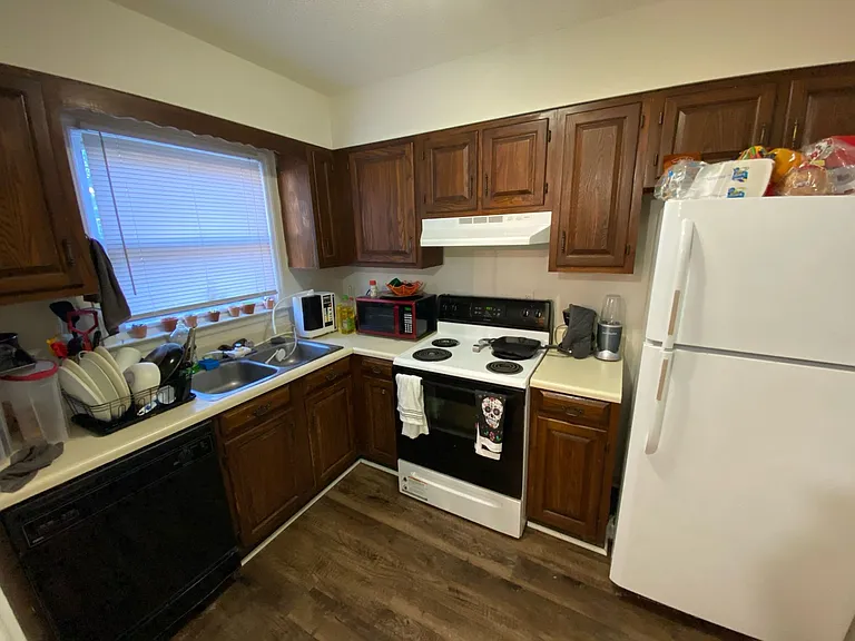 1108 Tiger Blvd #142 — Photo 3
