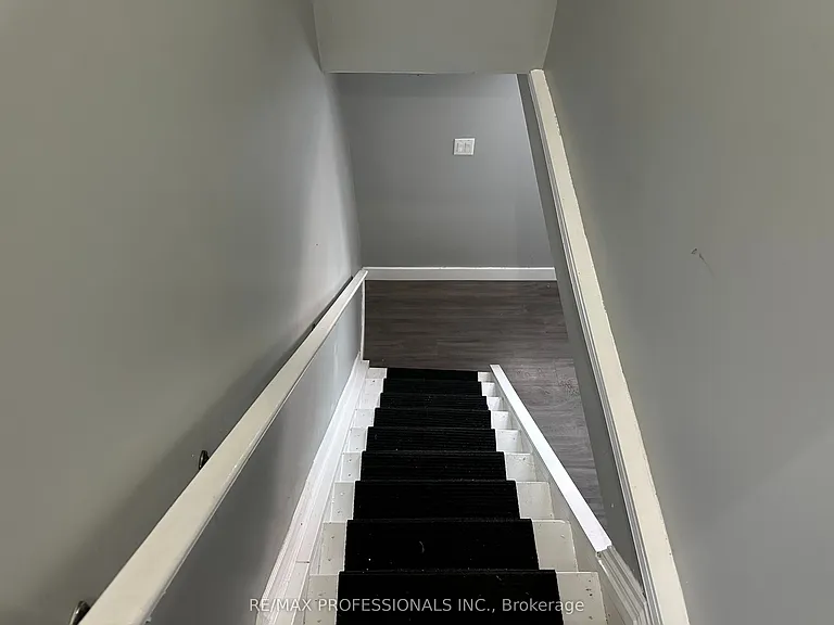 167.5 Grosvenor Ave N #LOWER — Photo 3