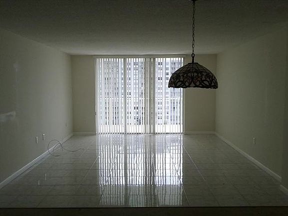 2nd image of 2851 NE 183rd St APT 1001