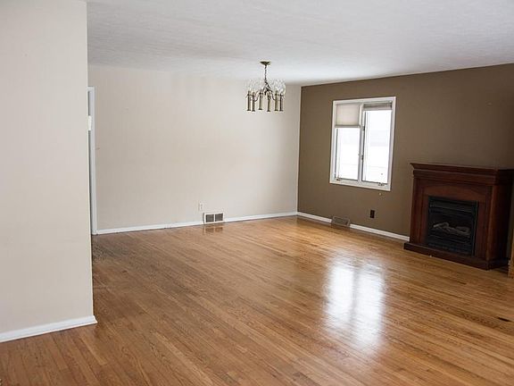 5th image of 6760 Enfield Dr