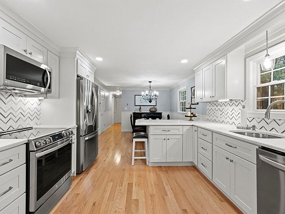5th image of 50 Beach Ave
