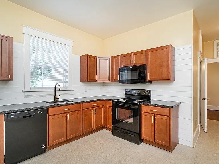 1219 Grace Ave #2 — Photo 17