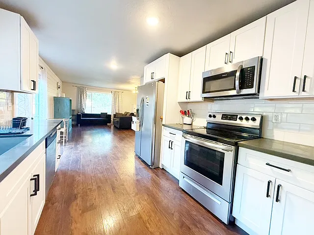 144 Broad St W — Photo 8